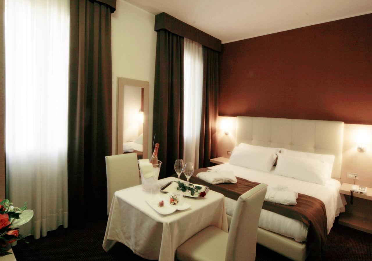 רובאנו Hotel Vittoria מראה חיצוני תמונה