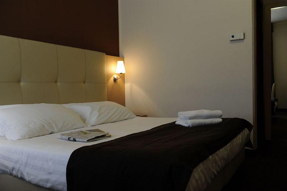 רובאנו Hotel Vittoria מראה חיצוני תמונה