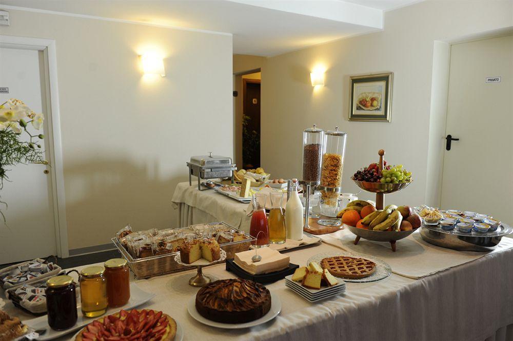 רובאנו Hotel Vittoria מראה חיצוני תמונה
