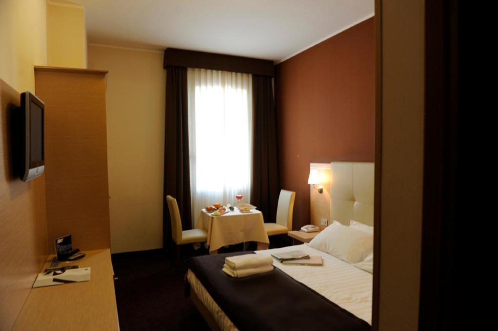 רובאנו Hotel Vittoria מראה חיצוני תמונה