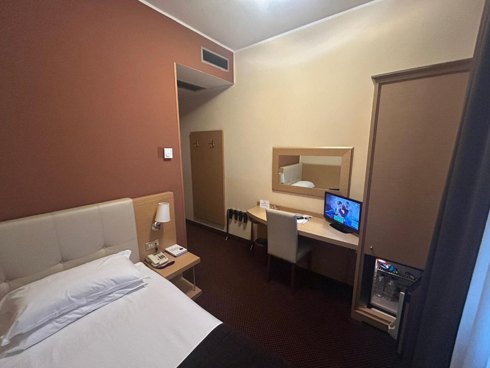 רובאנו Hotel Vittoria מראה חיצוני תמונה