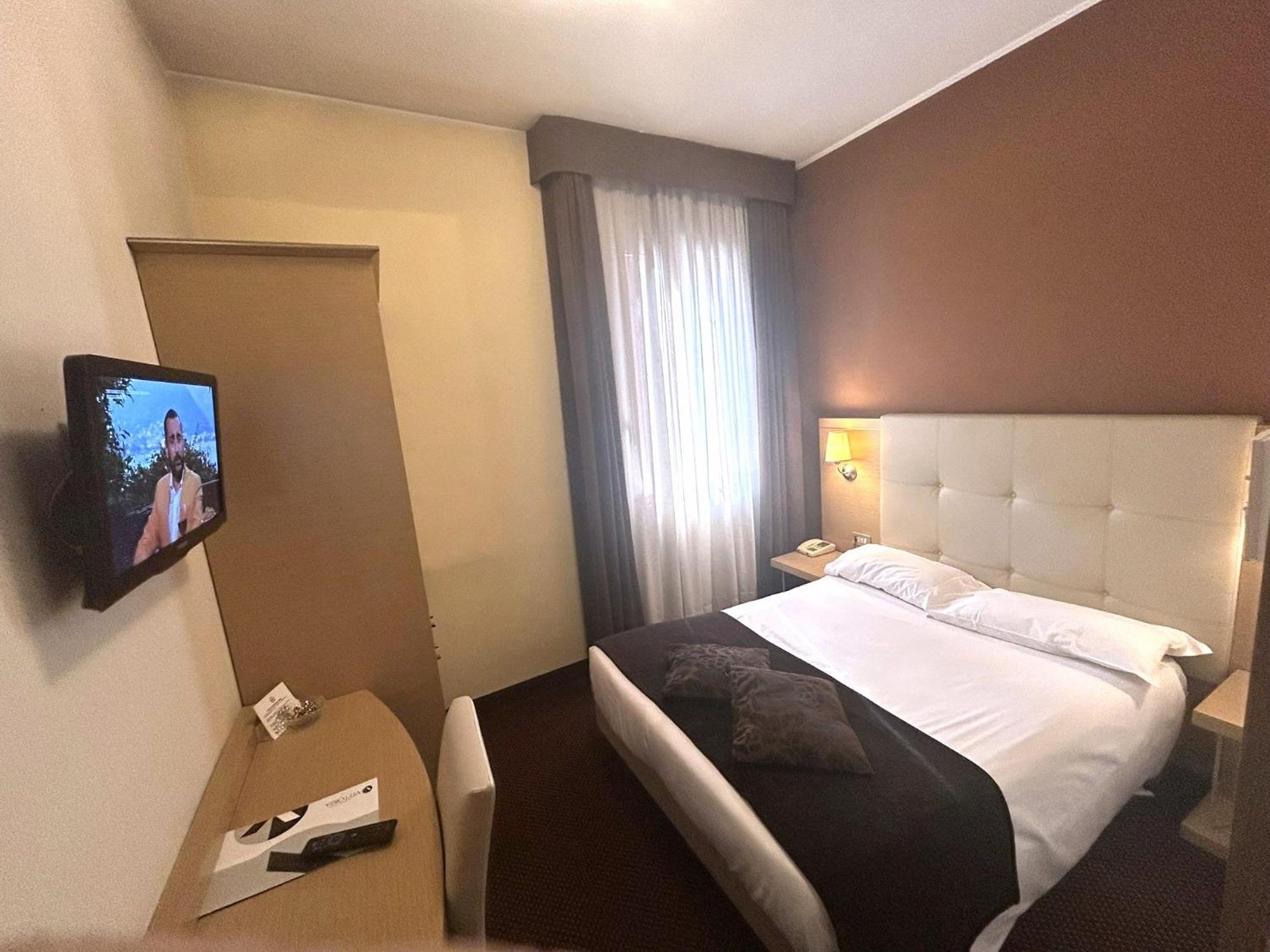 רובאנו Hotel Vittoria מראה חיצוני תמונה