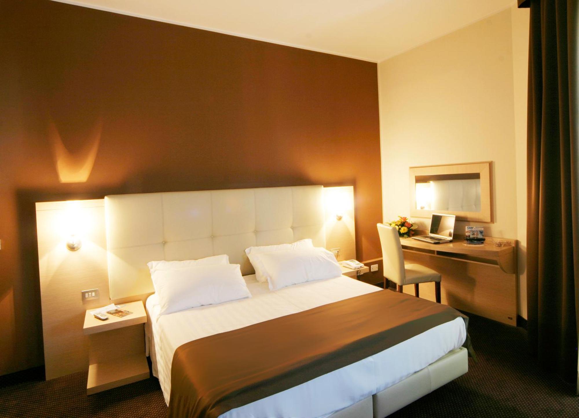 רובאנו Hotel Vittoria מראה חיצוני תמונה