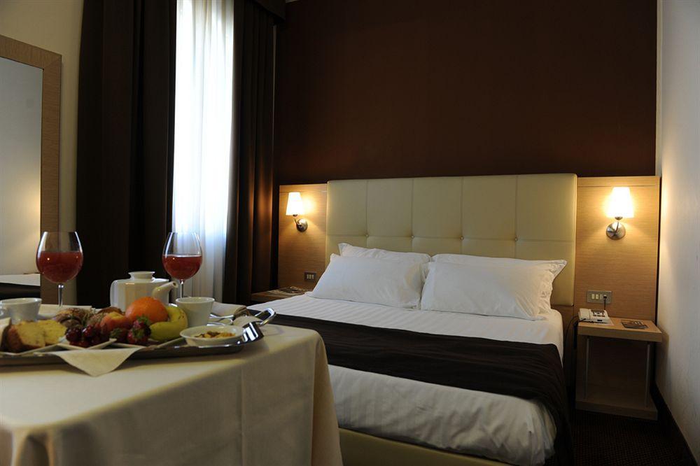 רובאנו Hotel Vittoria מראה חיצוני תמונה