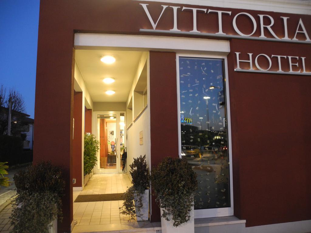 רובאנו Hotel Vittoria מראה חיצוני תמונה