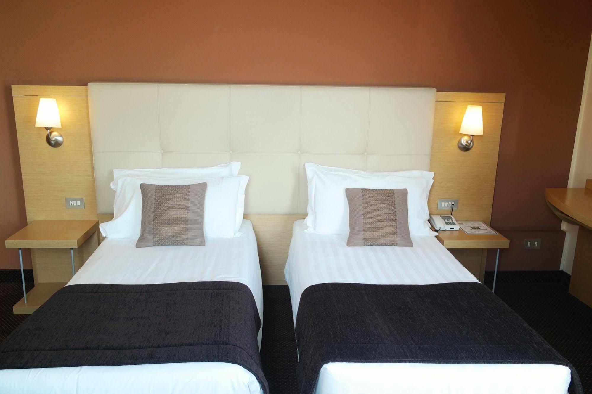 רובאנו Hotel Vittoria מראה חיצוני תמונה