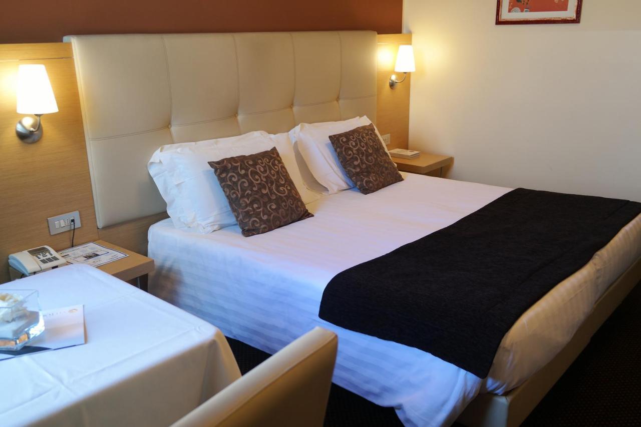רובאנו Hotel Vittoria מראה חיצוני תמונה